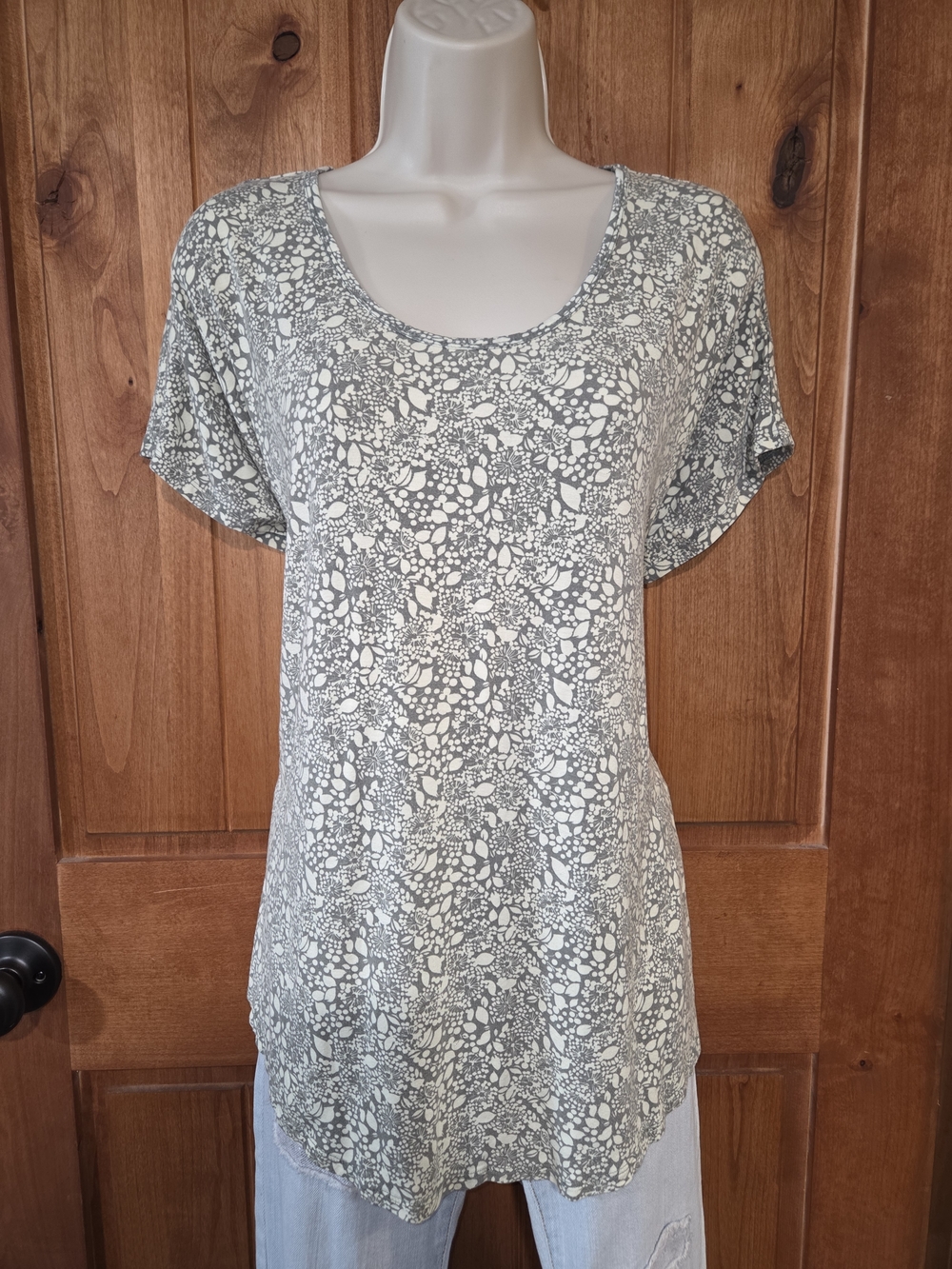 Lands' End Sage Green and Cream Floral Scoop Neck Short Sleeve Tee‎